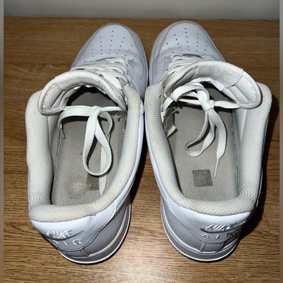 Nike Air Force 1 '07 Low Men’s Size 10.5 Shoes Triple White Sneakers - Picture 4 of 7